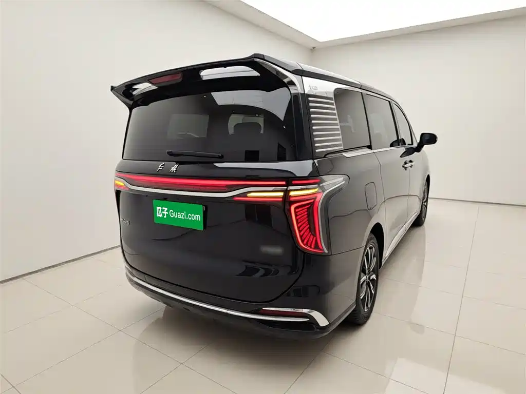 Hongqi HQ9 2023 2.0T Smart Connect Flag Enjoy Edition фото 7