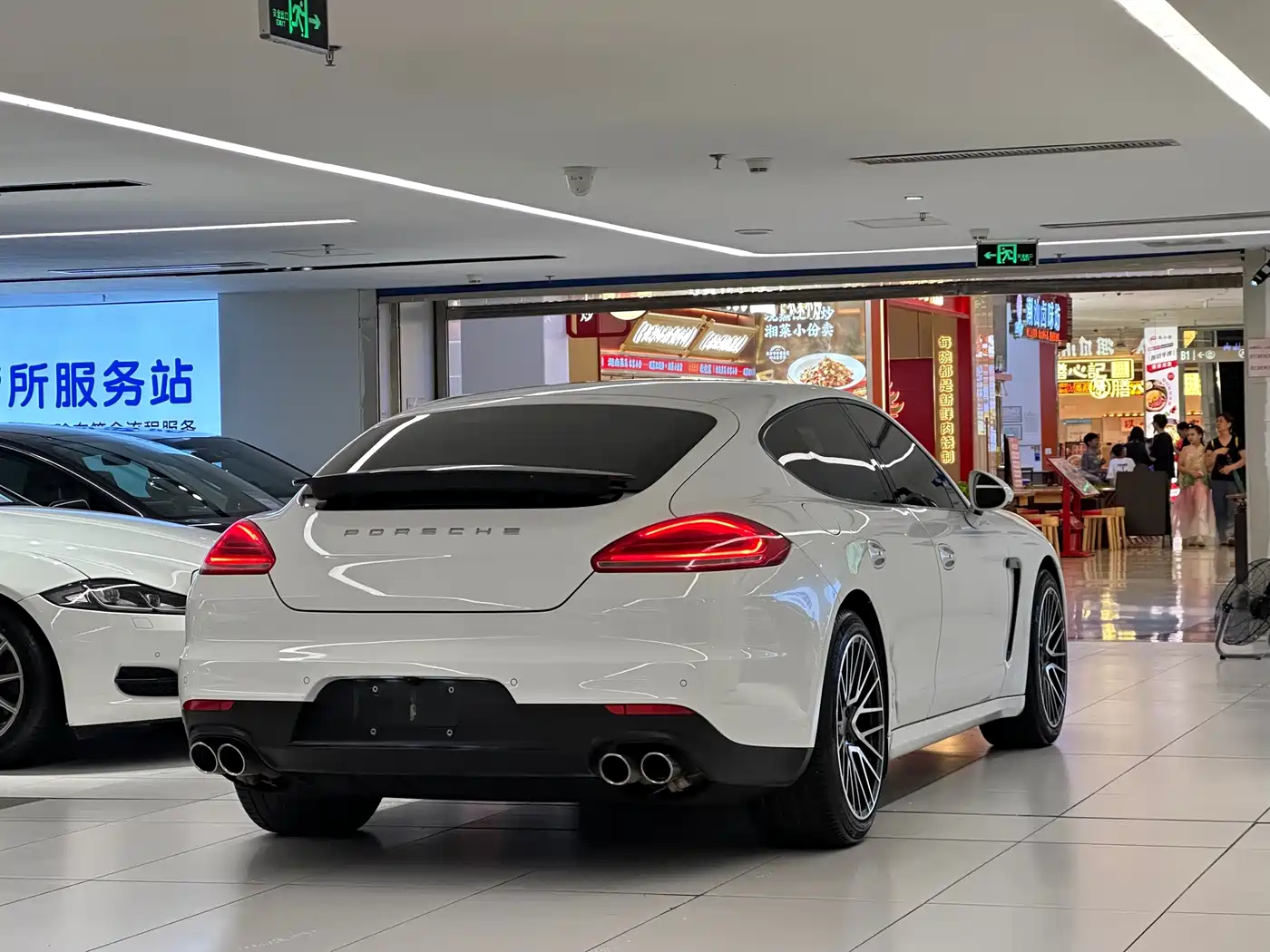 Porsche Panamera 2014 Panamera 4 3.0T фото 7