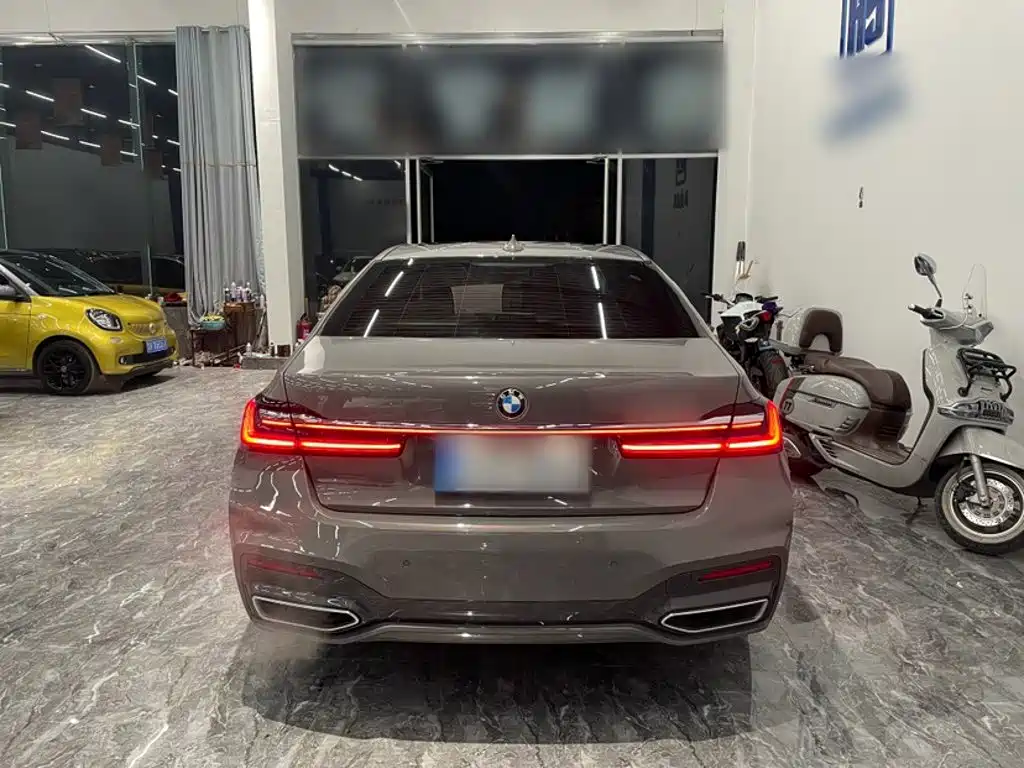 BMW 7-SERIES