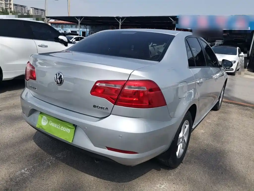 Volkswagen Bora 2014 1.6L Automatic Fashion Edition фото 7