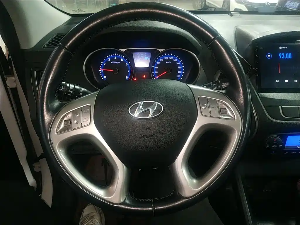 Hyundai Beijing Hyundai ix35 2015 2.0L Automatic 2WD Smart Type China IV фото 11