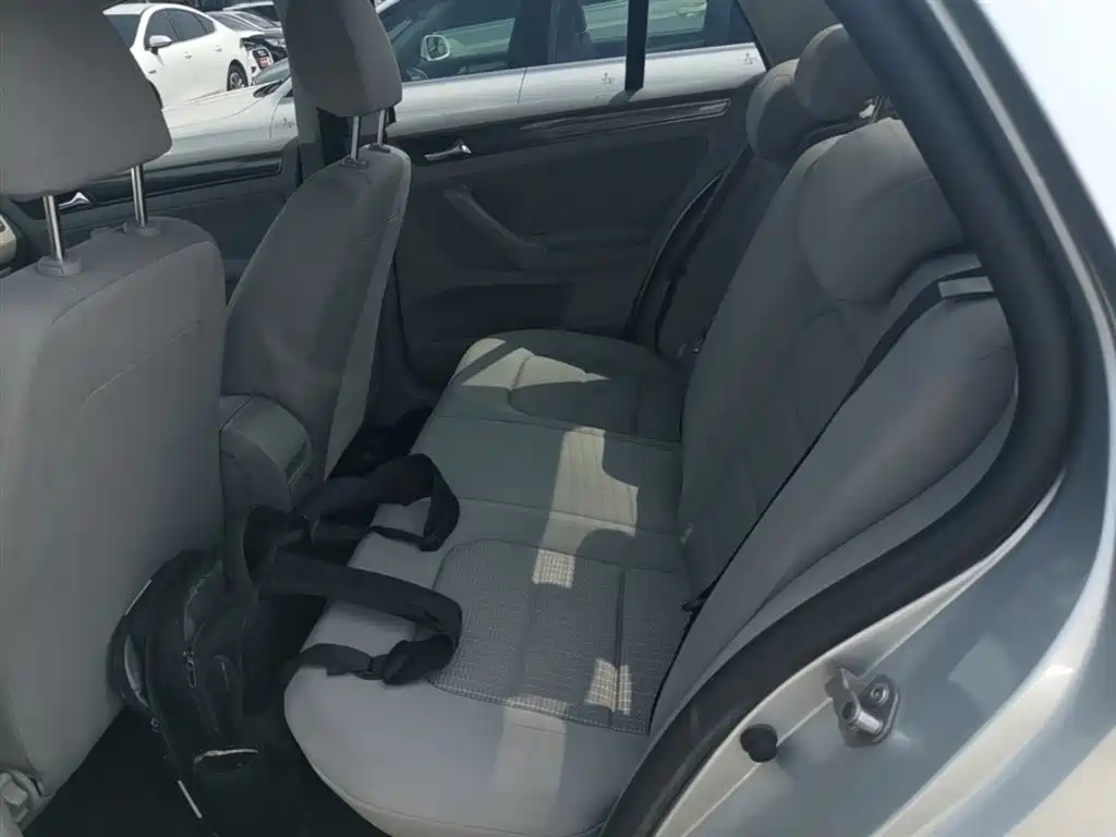 Volkswagen Bora 2014 1.6L Automatic Fashion Edition фото 17
