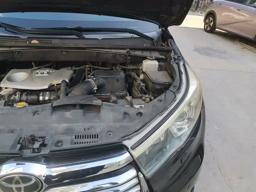 Toyota Highlander 2015 2.0T AWD Ultimate Edition 7-seater фото 22