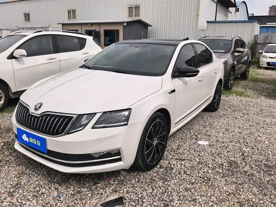 Škoda Octavia 2018 TSI280 DSG Luxury Edition