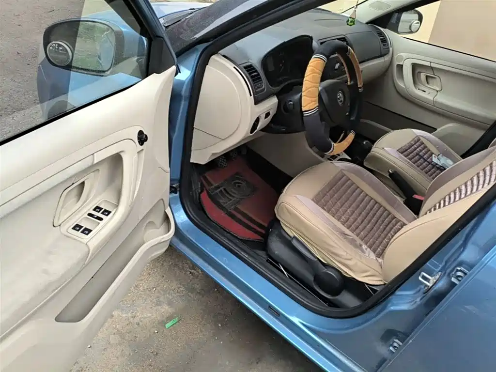 Škoda Fabia 2014 1.4L Manual Crystal Edition фото 16