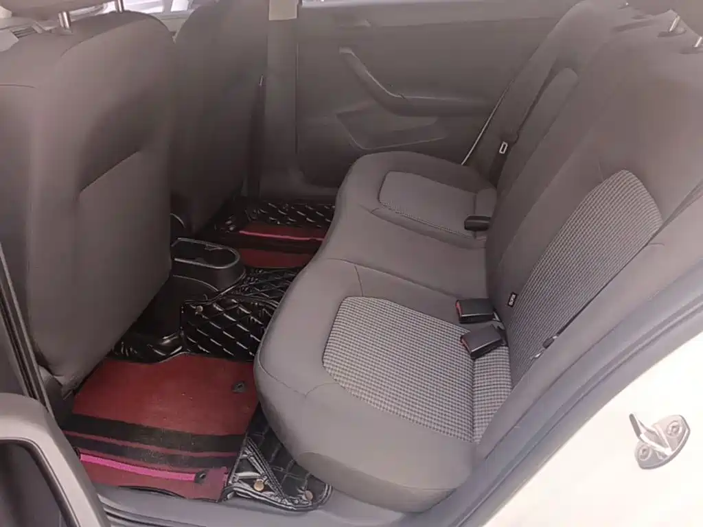 VOLKSWAGEN SANTANA