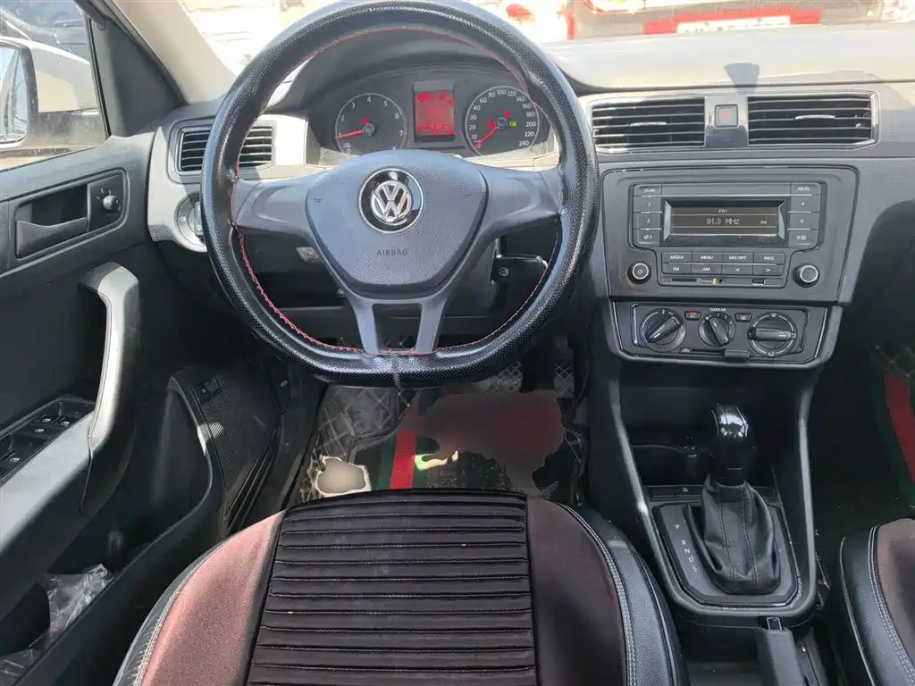 VOLKSWAGEN SANTANA