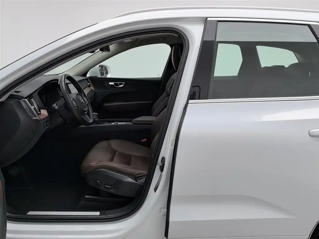 Volvo XC60 2020 T5 4WD Intelligent Comfort Luxury Edition фото 10
