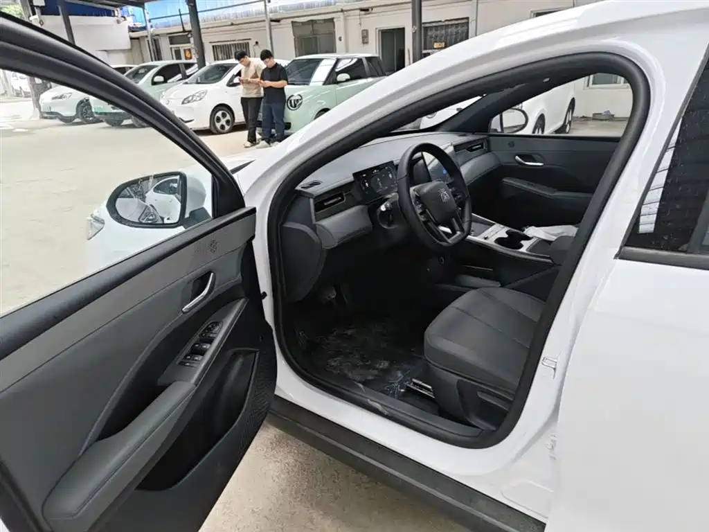 BYD Qin PLUS 2026 DM-i Smart Edition 128KM Progressive фото 16