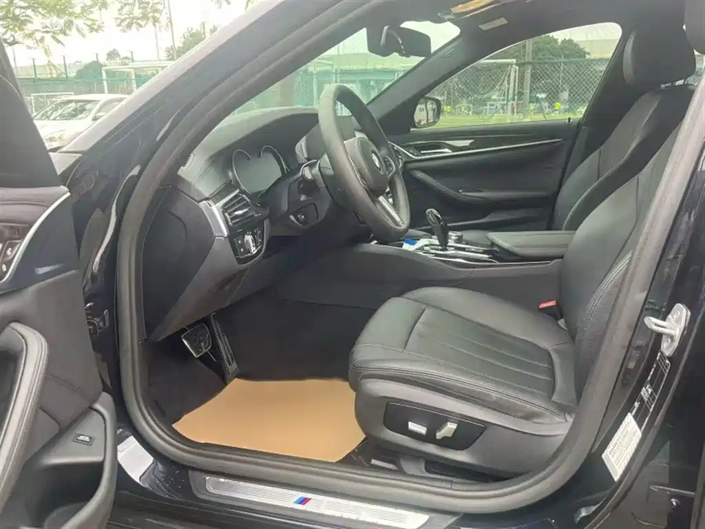 BMW 5 Series 2018 525Li M Sport Package фото 18