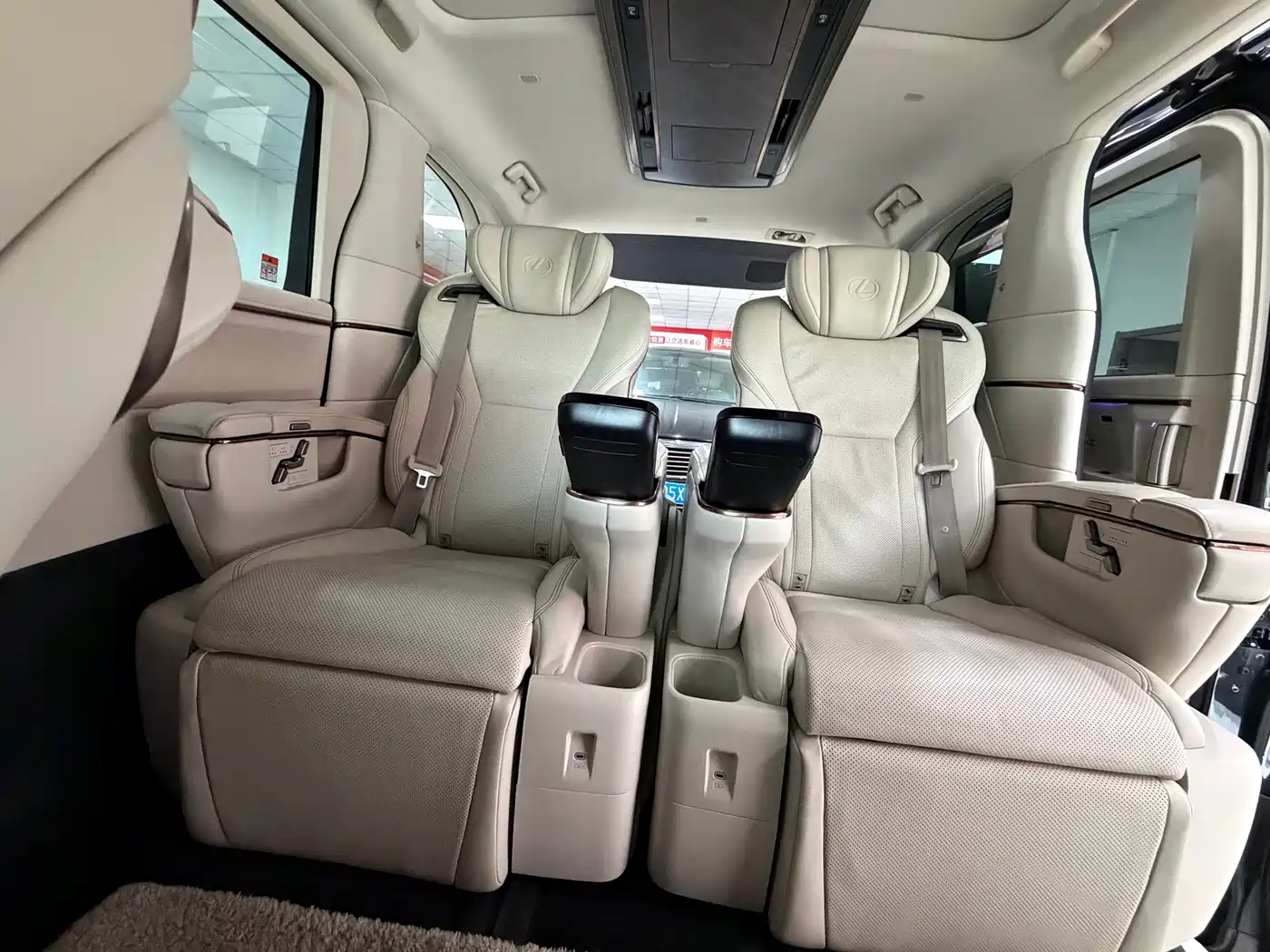 Lexus LM 2023 350h 7-Seater Elegance Edition фото 10