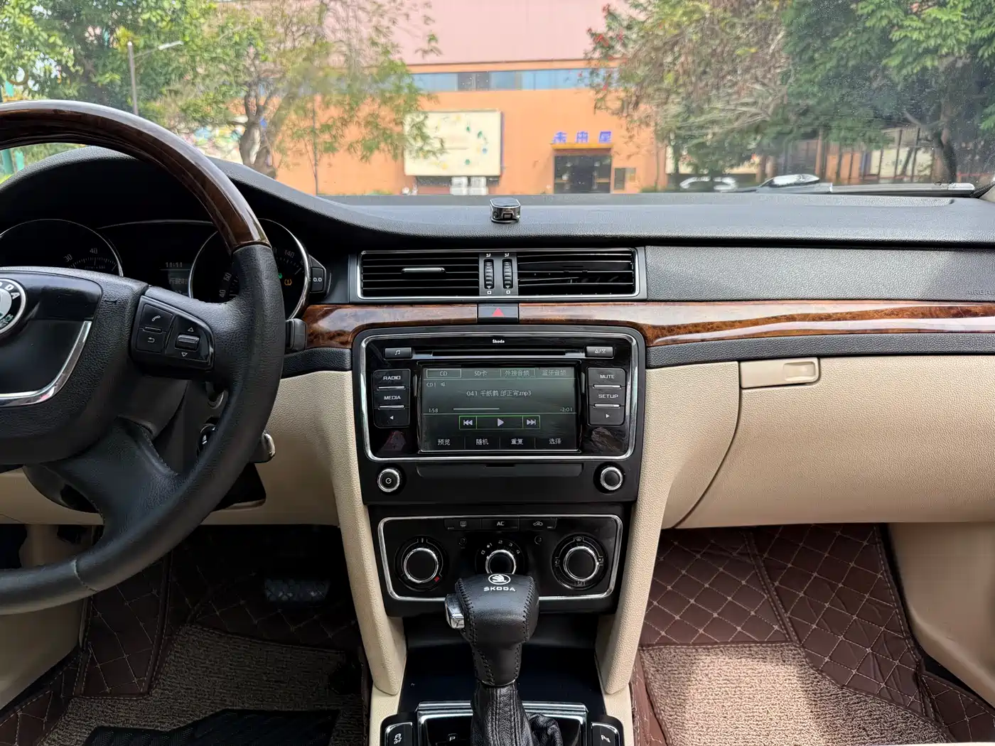 Škoda Superb 2012 1.8TSI Automatic Elegance Edition фото 13