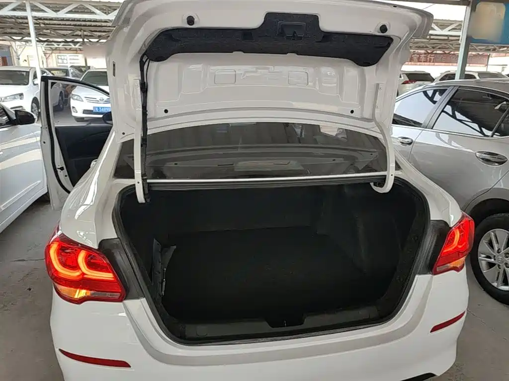 Chevrolet Cavalier 2019 320 Manual Enjoyment Edition фото 19