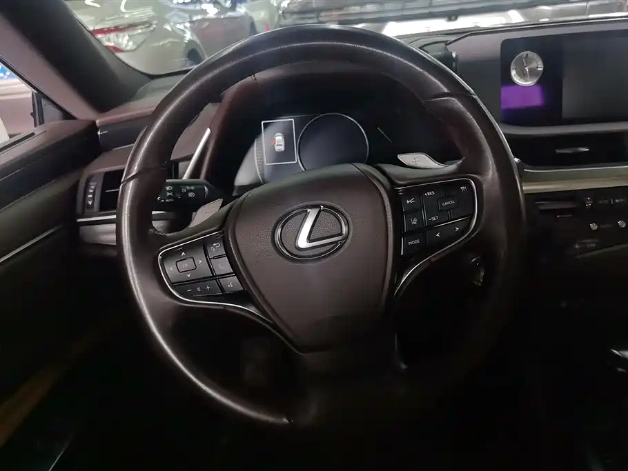 Lexus ES 2020 200 Excellence фото 15