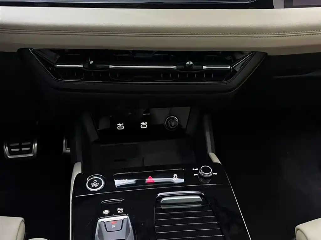 Audi Q6L e-tron 2025 Model Pioneer Edition фото 11
