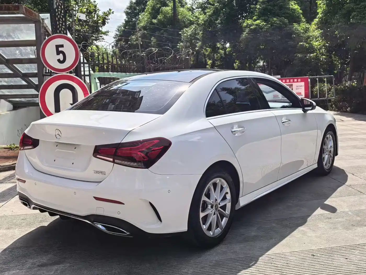 Mercedes-Benz A-Class 2021 A 200 L Sport Sedan Fashion Edition фото 10