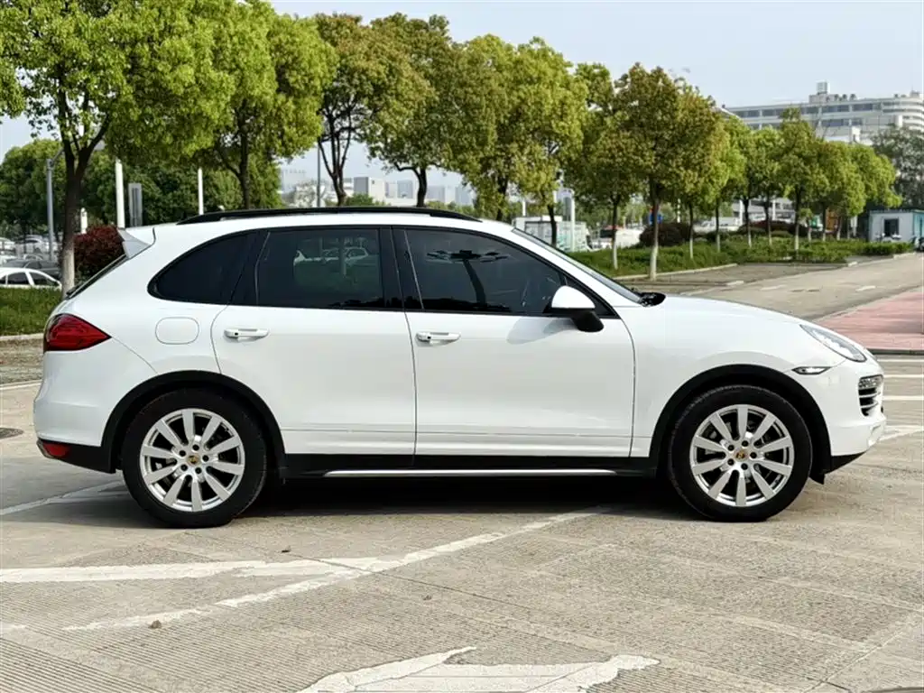 Porsche Cayenne 2014 Cayenne Platinum Edition 3.0T фото 21