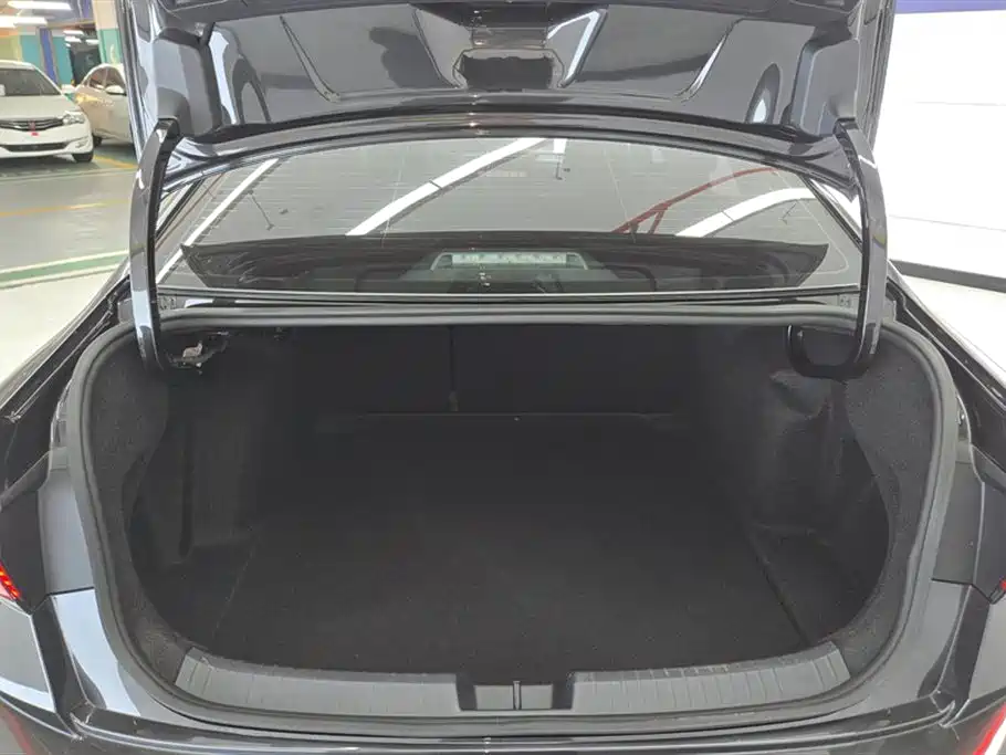 Volkswagen Sagitar 2023 300TSI DSG Surpassing Edition фото 4