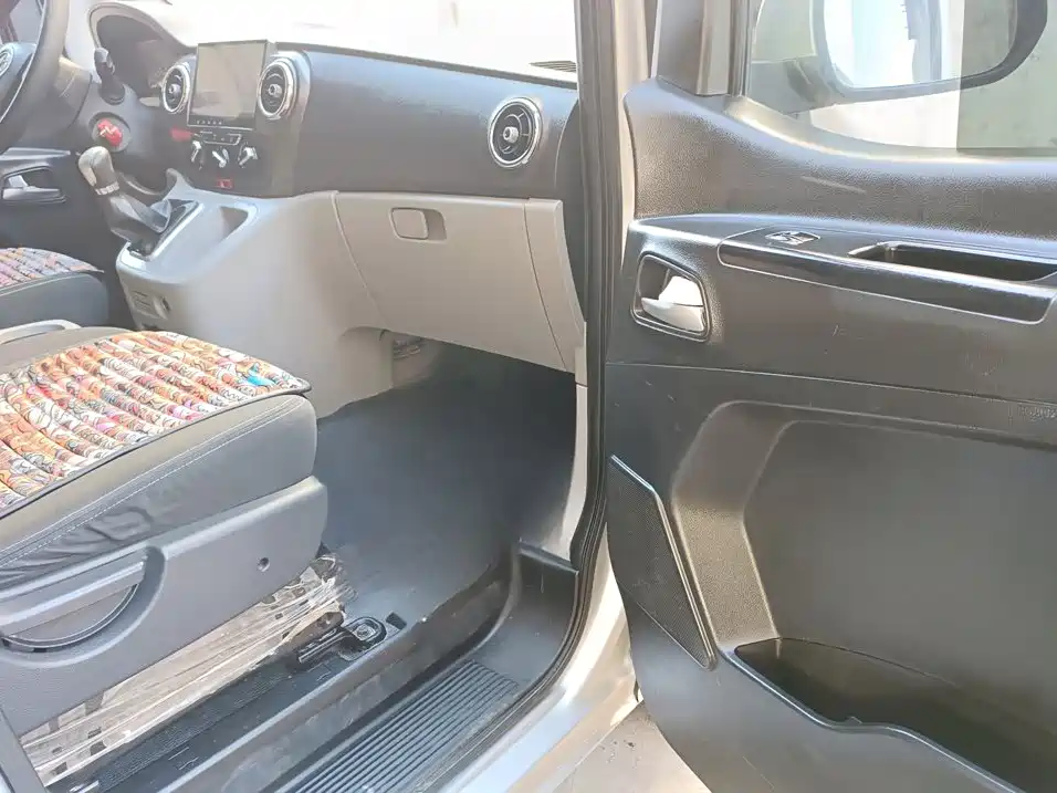 JAC Refine M3 2017 2016 IKEA Edition 1.6L Luxury