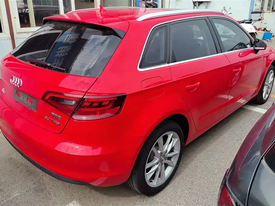 Audi A3 2015 Sportback 40 TFSI Automatic Comfort фото 3