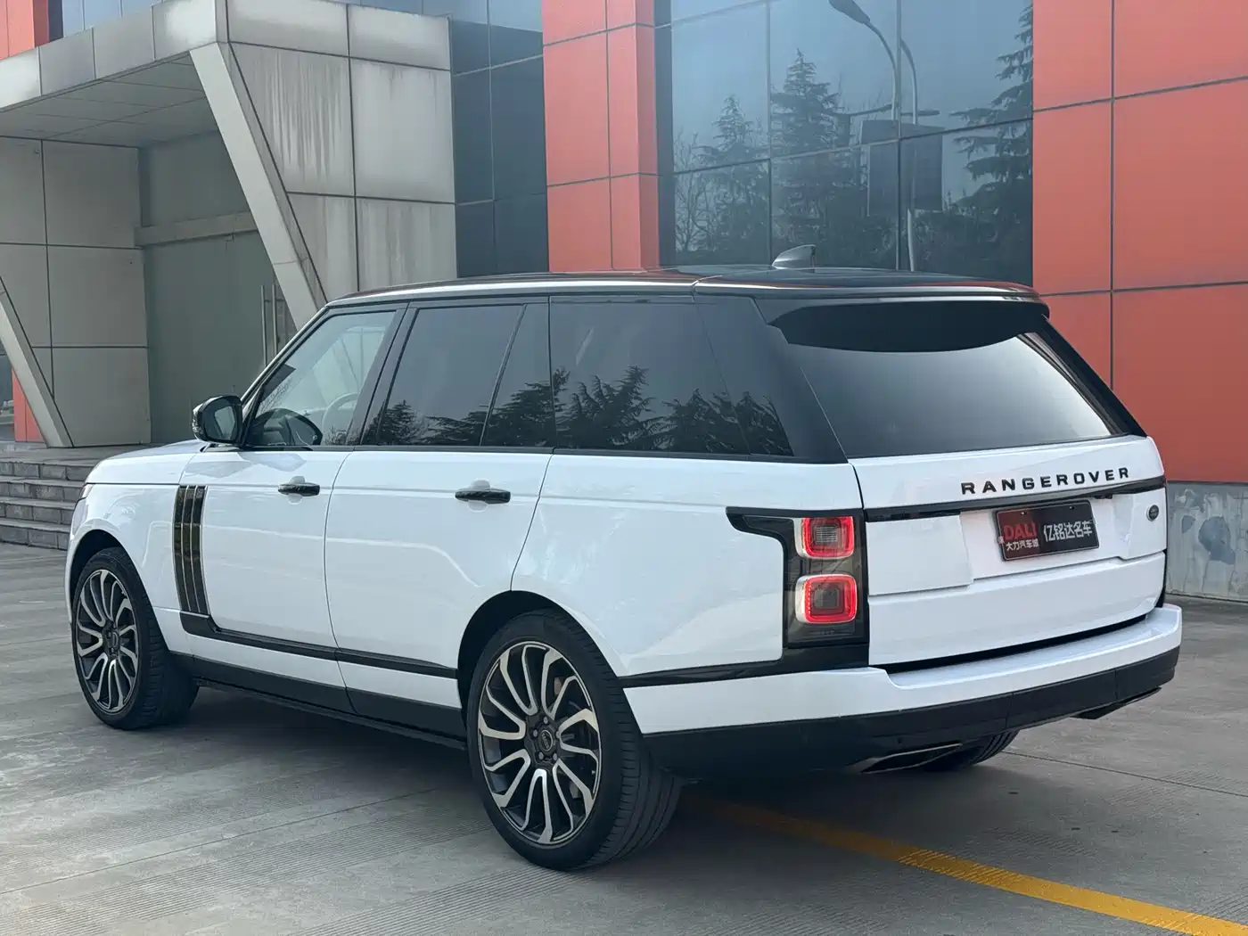 Land Rover Range Rover 2018 3.0 SC V6 Golden Age Edition фото 13