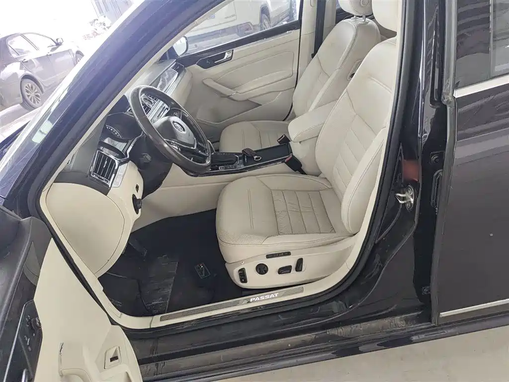 Volkswagen Passat 2016 380TSI DSG Premium Edition фото 11