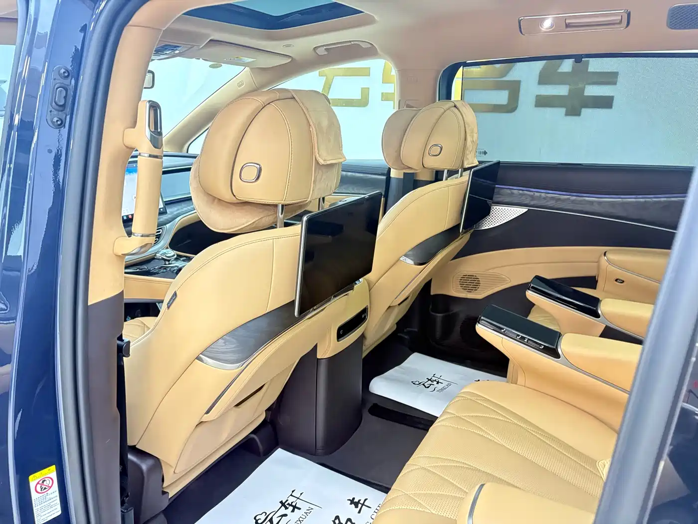 Denza D9 2025 2025 DM-i Smart Drive Edition 1020 AWD Prestige