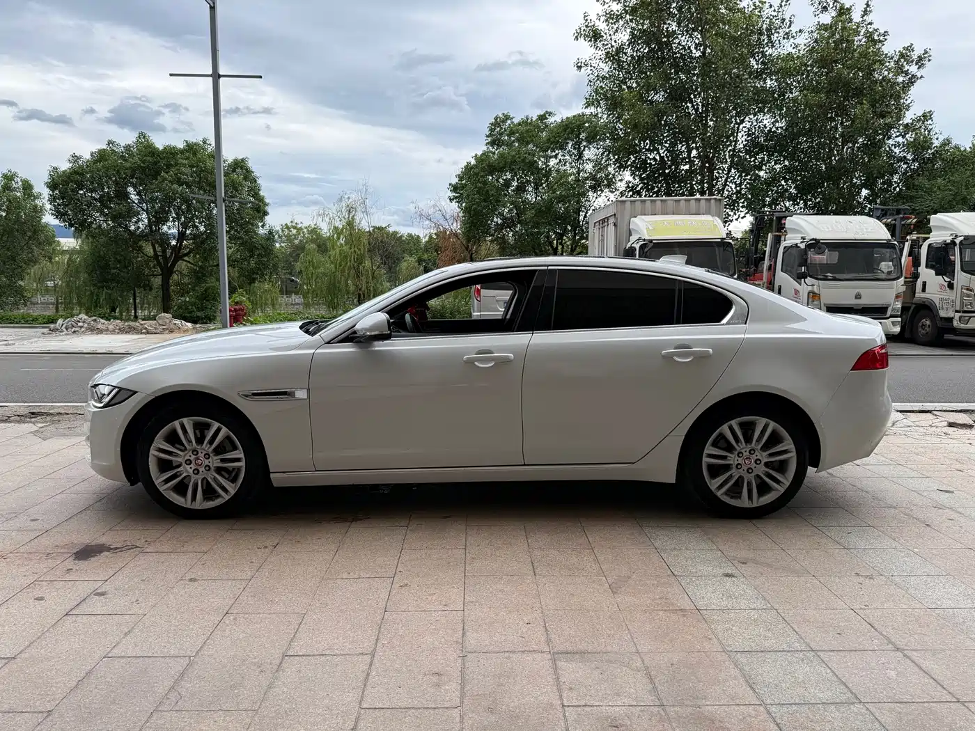 Фото 4 - Jaguar XEL