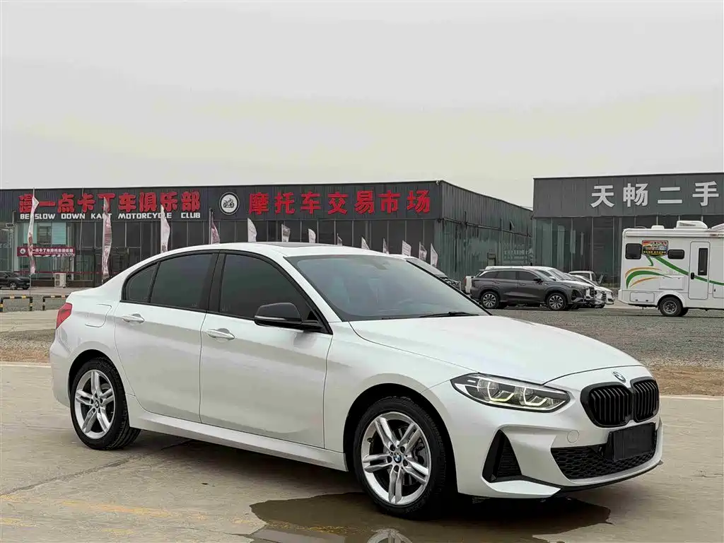 BMW 1 Series 2021 120i M Sport Shadow Edition фото 3