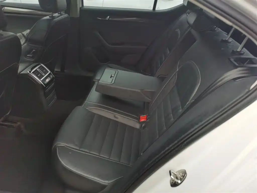 Škoda Superb 2016 TSI330 DSG Smart Edition фото 17