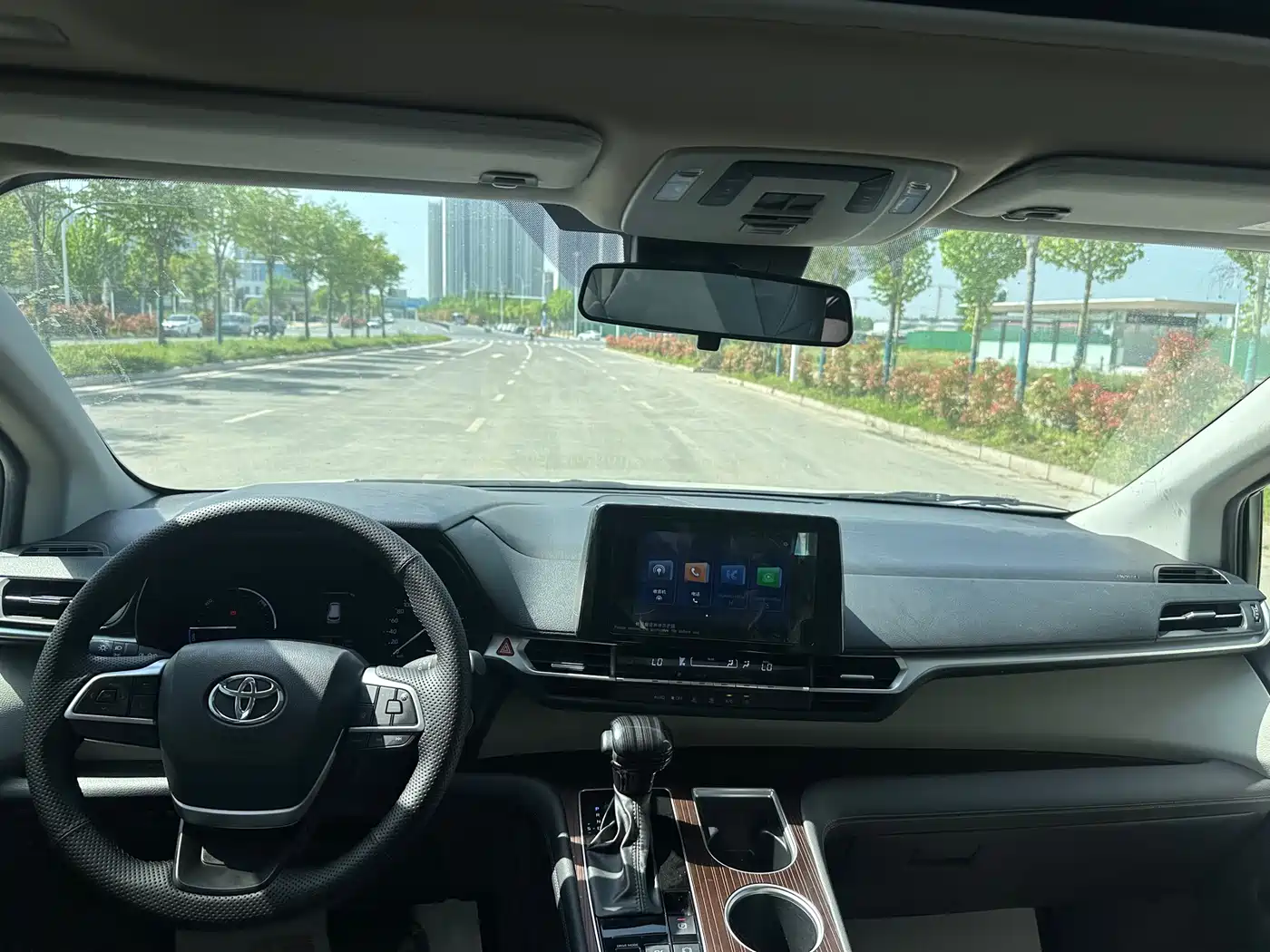 Toyota Sienna 2024 2.5L Hybrid Comfort Edition фото 5
