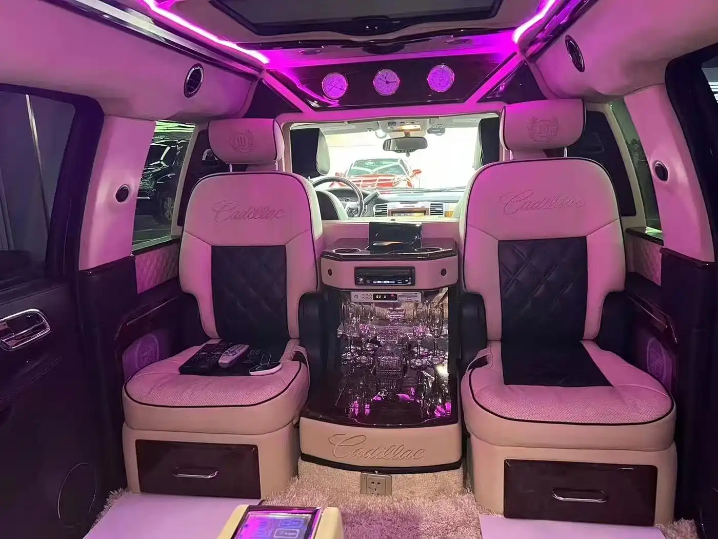 Cadillac Escalade 2013 6.2L ESV Platinum Extended фото 15