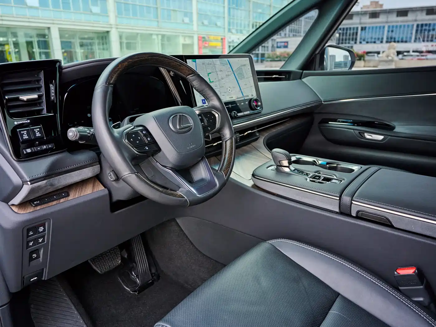 Lexus LM 2023 500h 6-Seater Prestige Edition фото 11