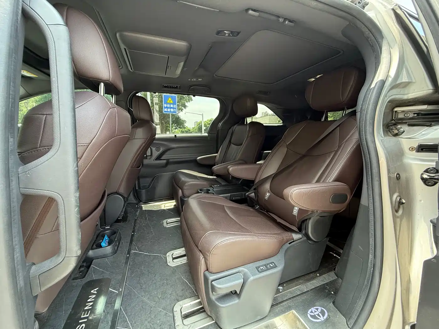Toyota Sienna 2021 2.5L Hybrid Platinum Edition фото 12