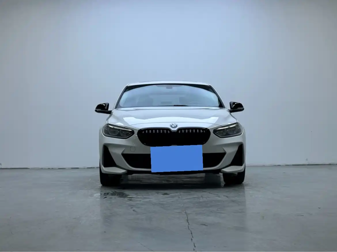BMW 1 Series 2023 125i M Sport Shadow Edition фото 5