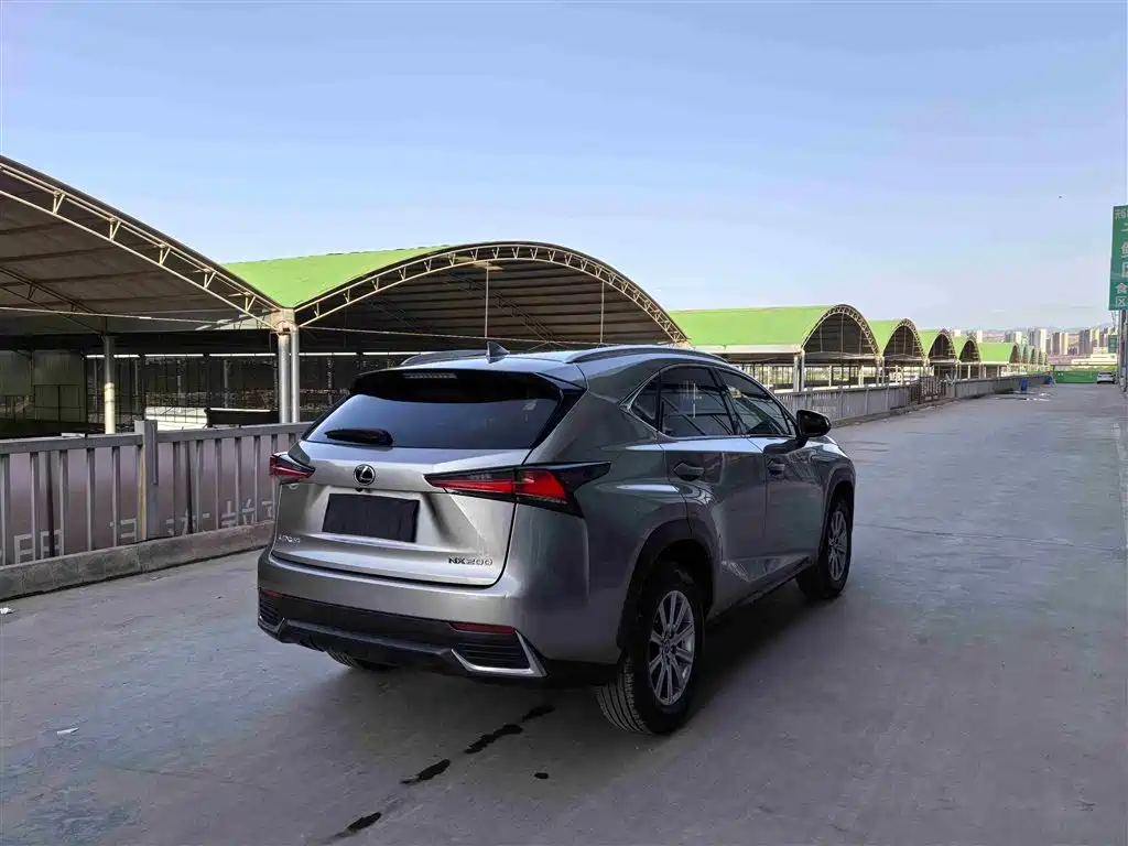 Lexus NX 2017 200 FWD Sharp Edition фото 4