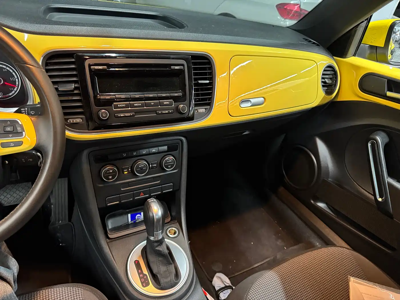 Volkswagen Beetle 2015 180TSI фото 6
