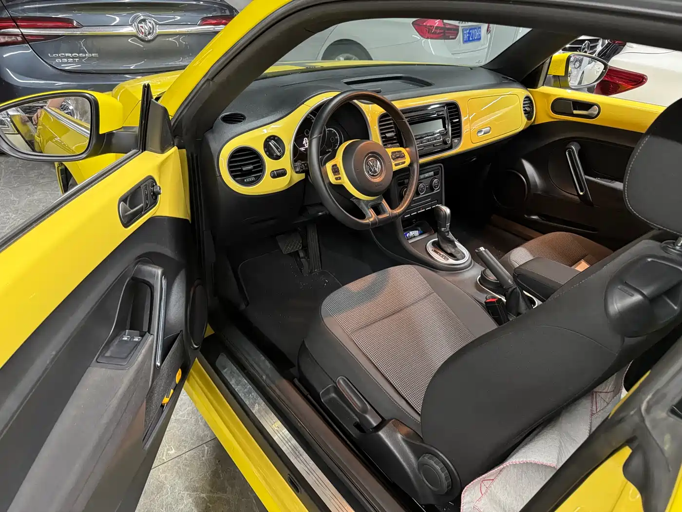 Volkswagen Beetle 2015 180TSI фото 3