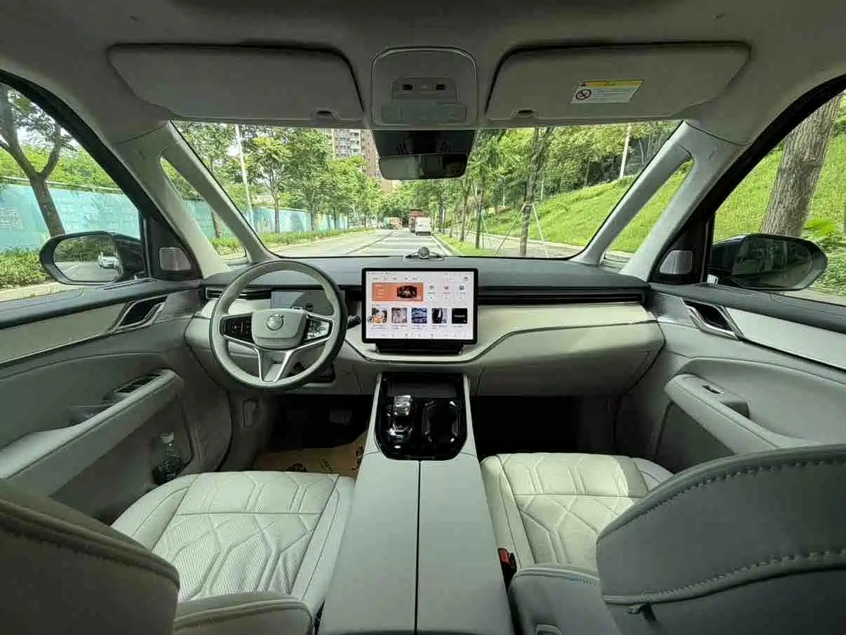 Volvo EM90 2024 2025 Ultra Six-Seater