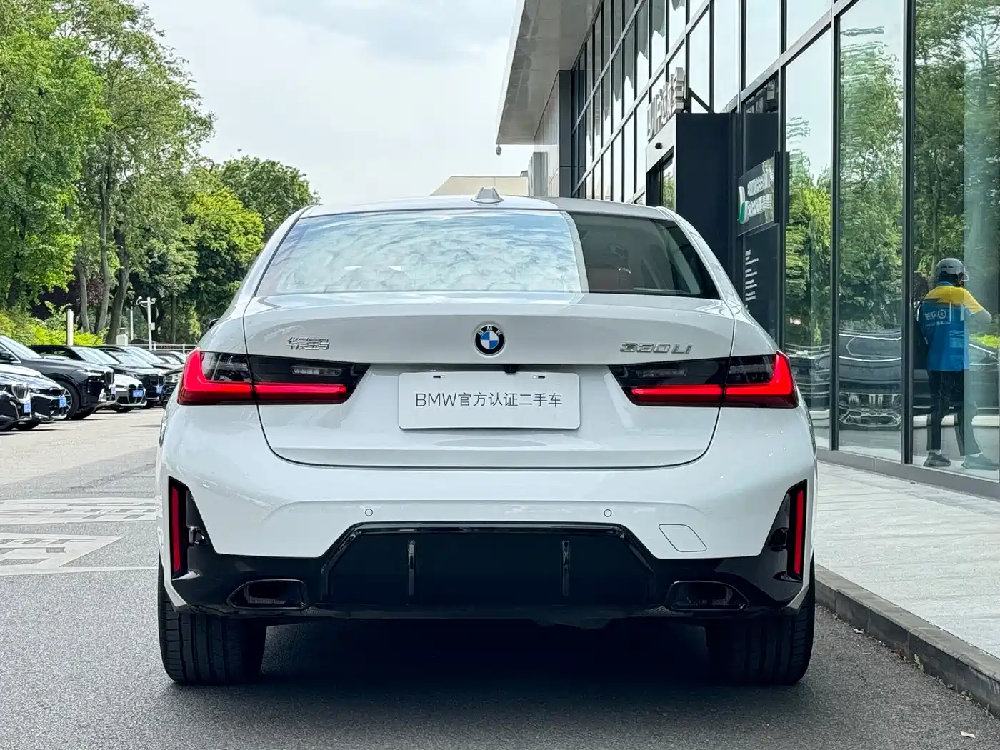 BMW 3 Series 2025 330Li M Sport Night Edition фото 6