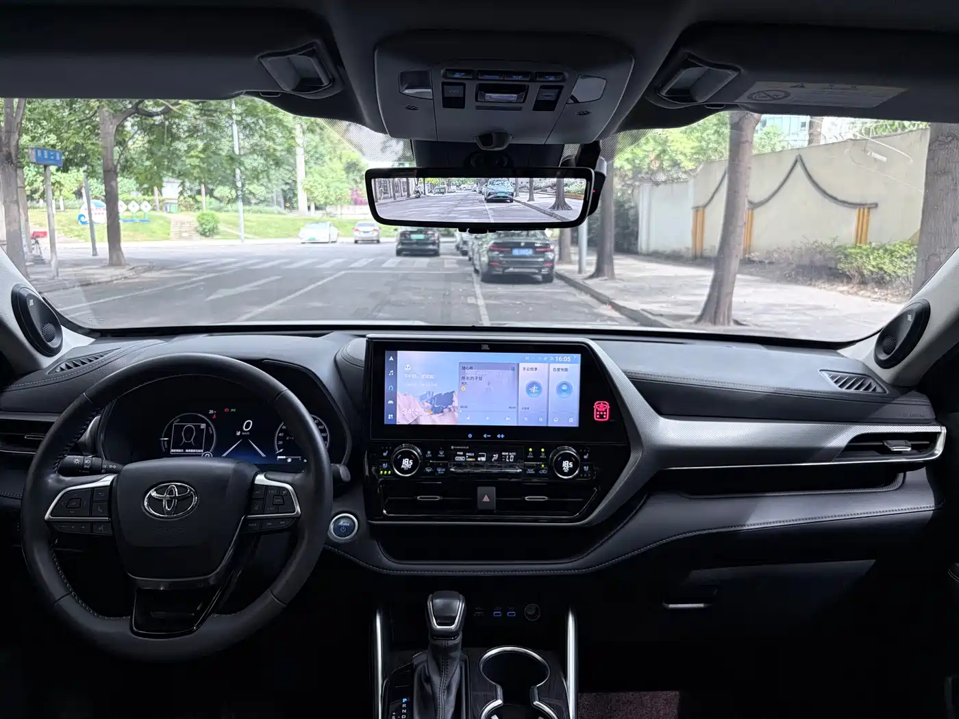 Toyota Highlander 2022 Dual Engine 2.5L 4WD Supreme Edition 7-Seater фото 24