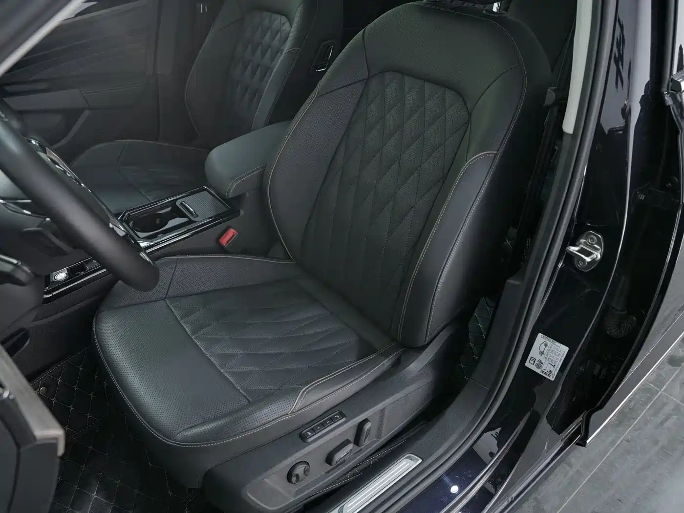 Volkswagen Passat 2019 380TSI Flagship Edition China VI фото 16