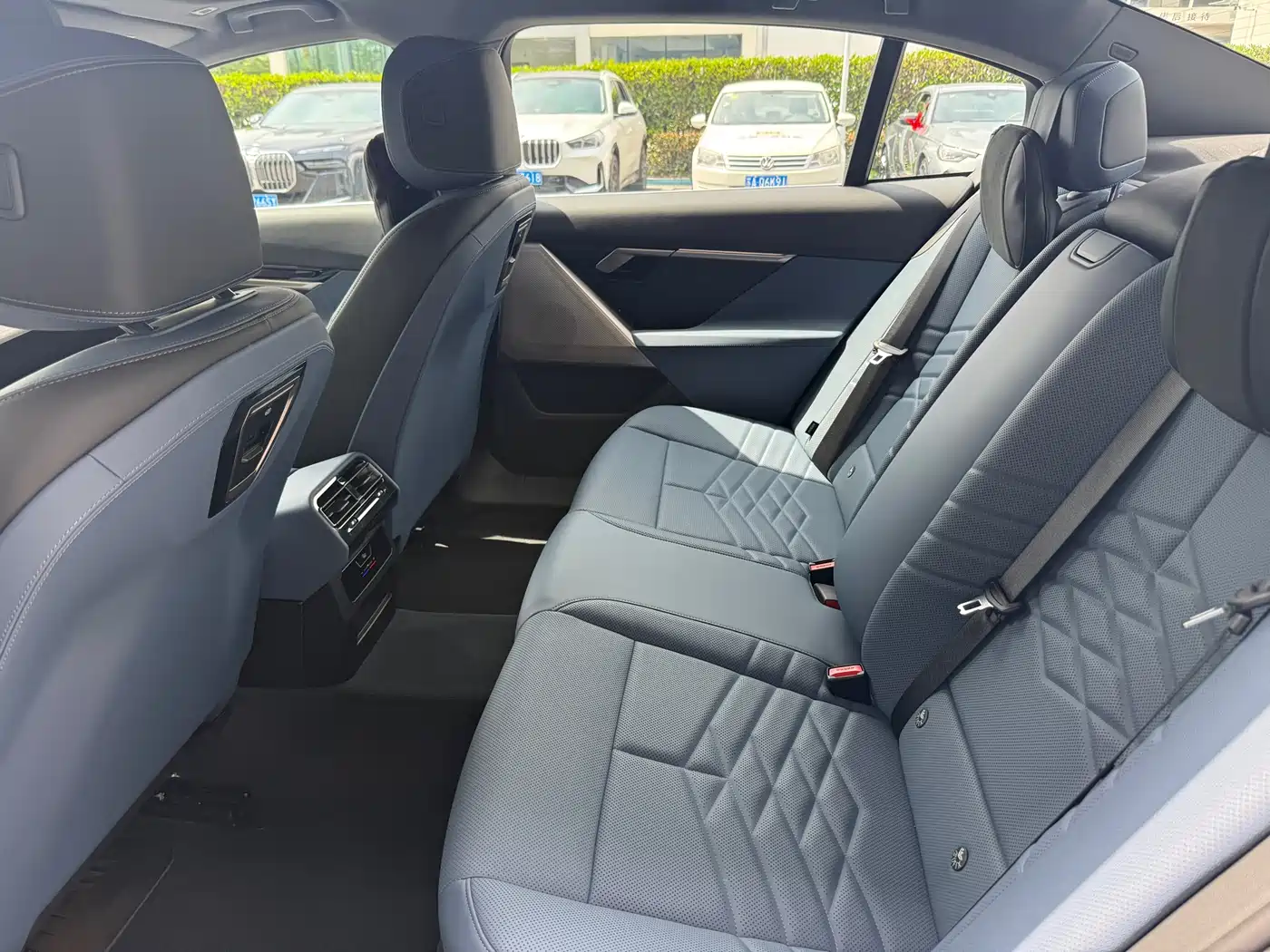 BMW i5 2025 eDrive 35L Luxury Package фото 7