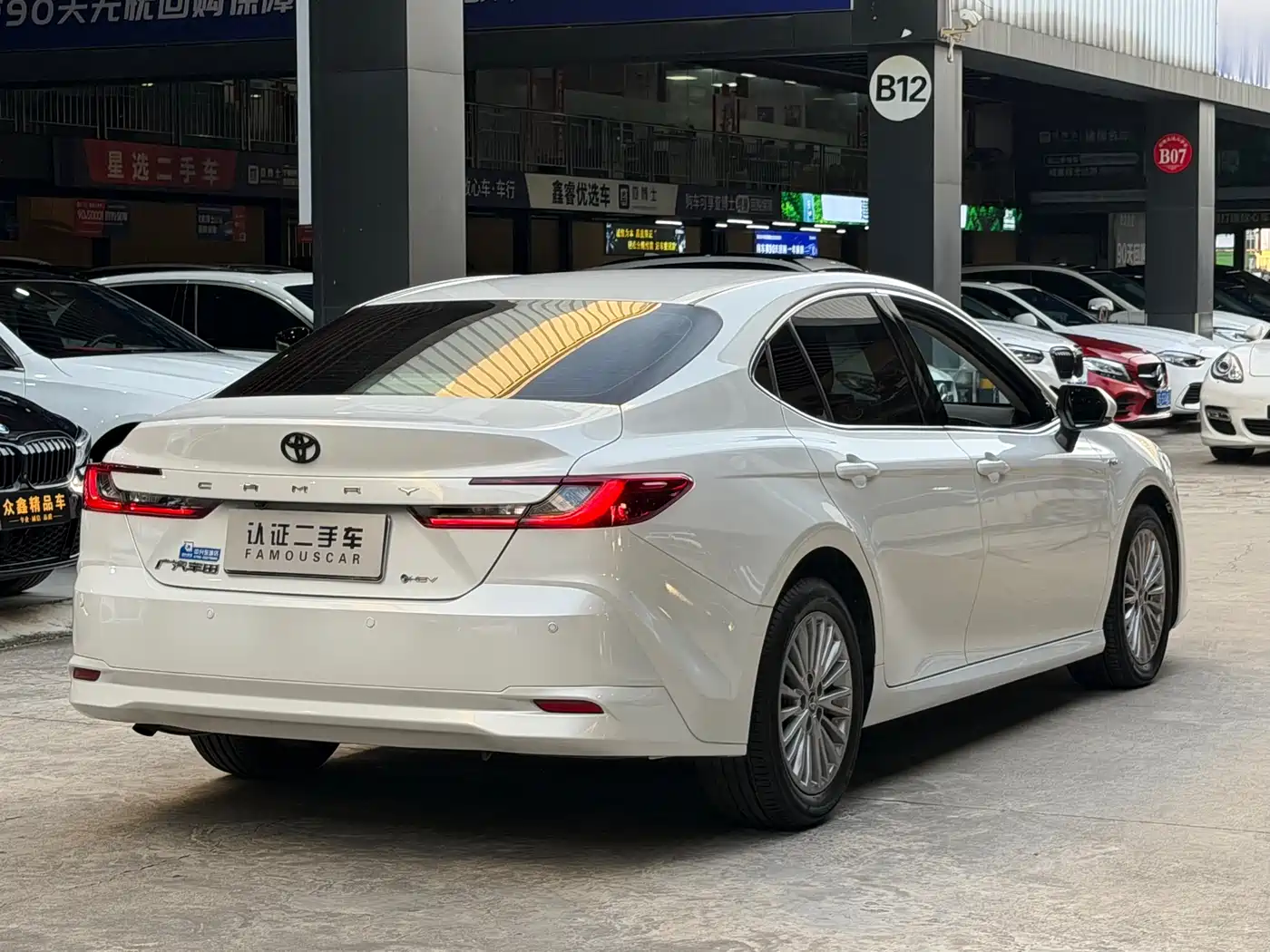 Toyota Camry 2024 Hybrid 2.0HE Elite Edition фото 4