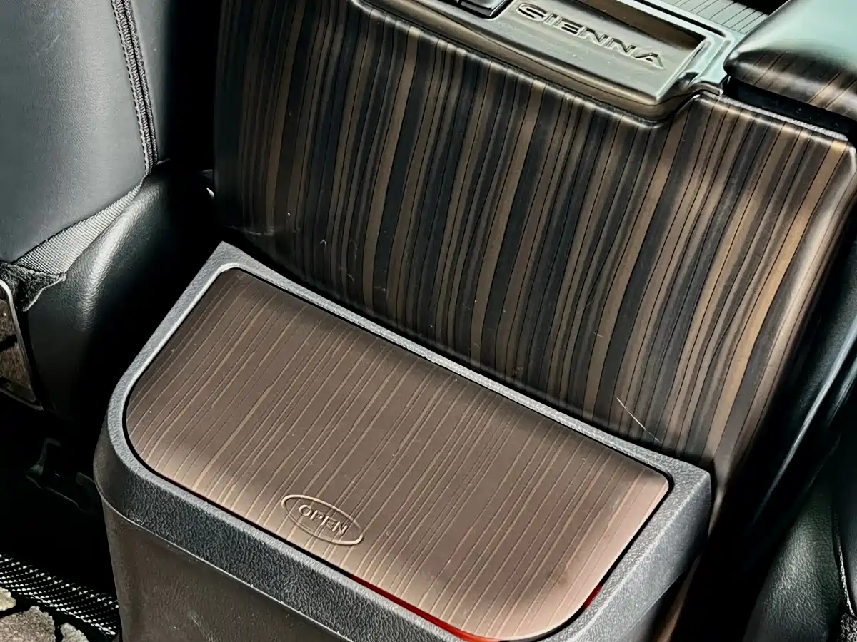 Toyota Granvia 2024 2.5L Hybrid Luxury фото 14