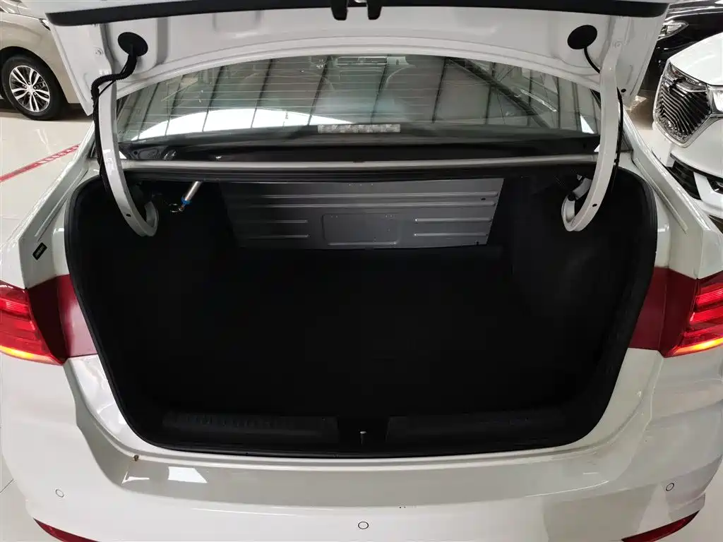 VOLKSWAGEN SANTANA
