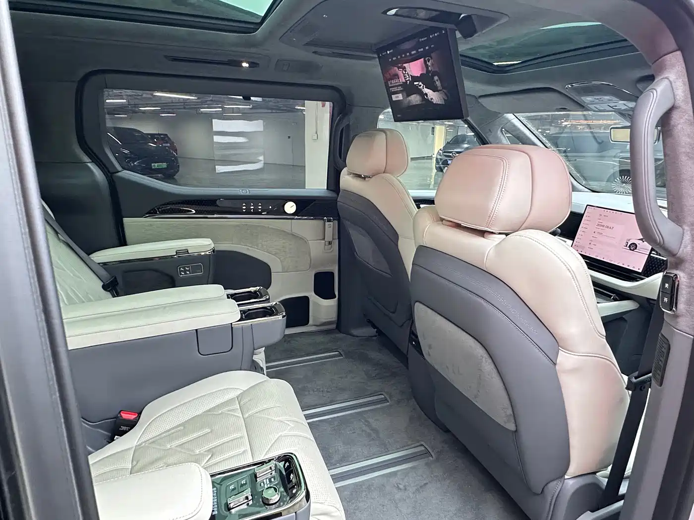 Zeekr 009 2024 6-seat Executive AWD 108kWh фото 15