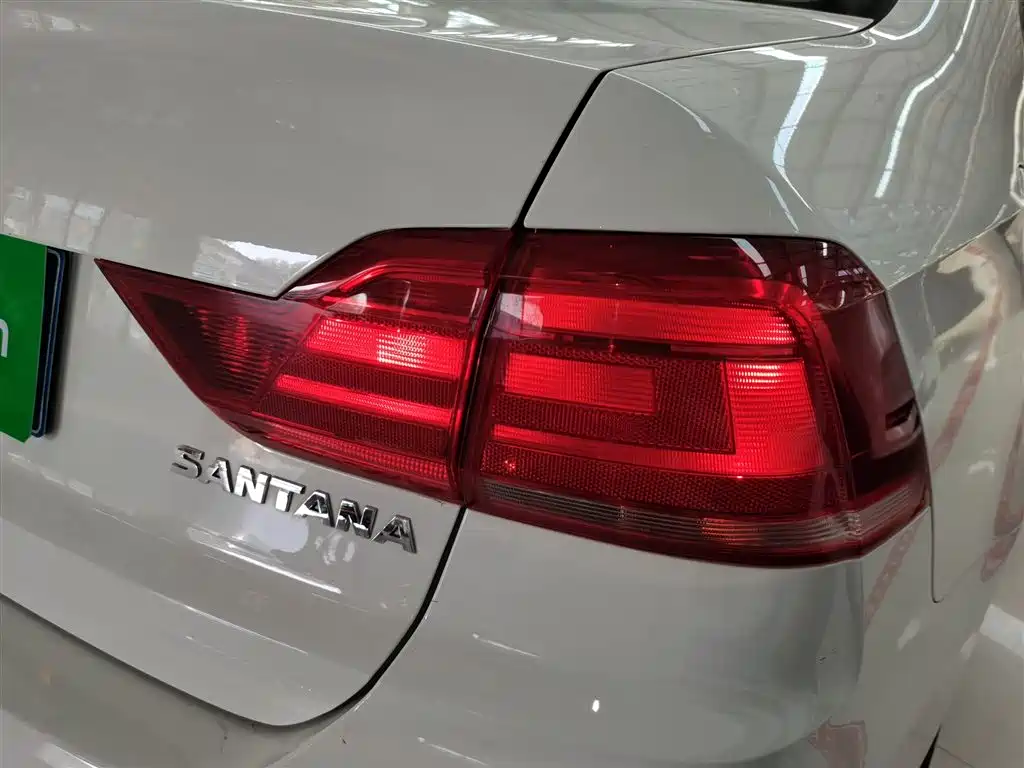 VOLKSWAGEN SANTANA