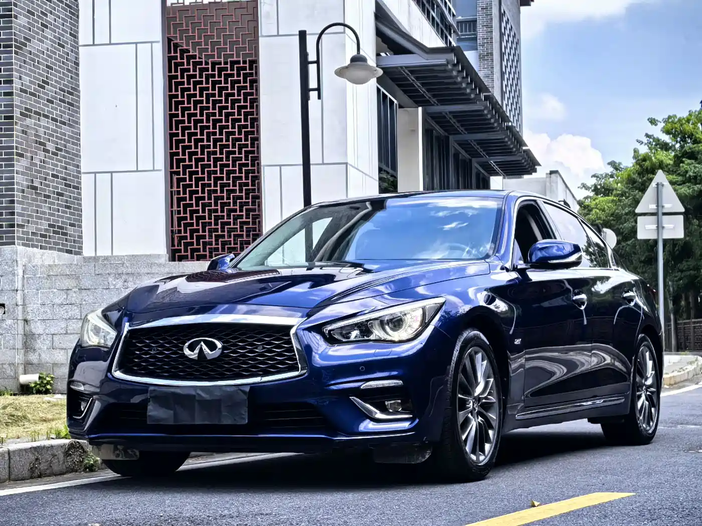Infiniti Q50L 2018 2.0T Premium Edition China V