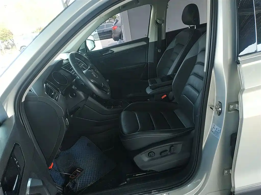 Volkswagen Tiguan L 2018 330TSI Automatic 2WD Luxury Edition фото 15